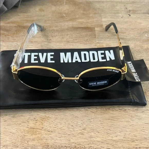 Steve Madden Gold Frame Sunglasses - Picture 2 of 2